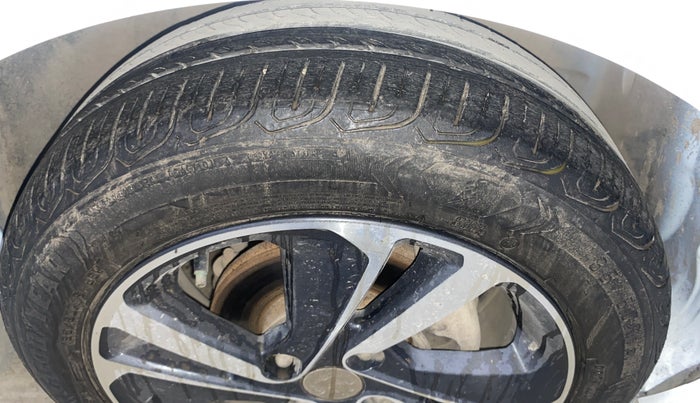 2023 Tata ALTROZ XZ PLUS O SUNROOF CNG, CNG, Manual, 32,268 km, Right Front Tyre Tread