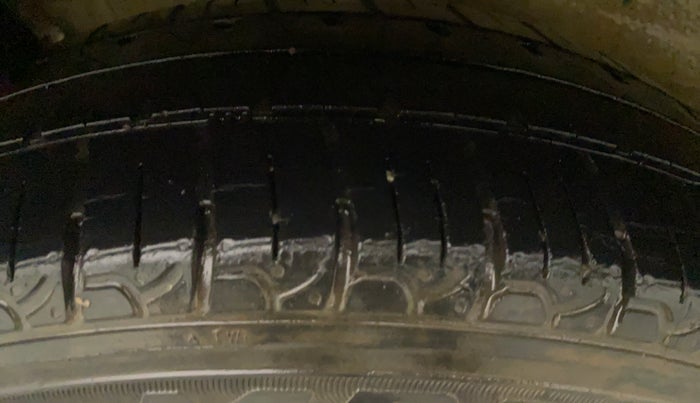2014 Maruti Wagon R 1.0 VXI, Petrol, Manual, 53,587 km, Left Front Tyre Tread