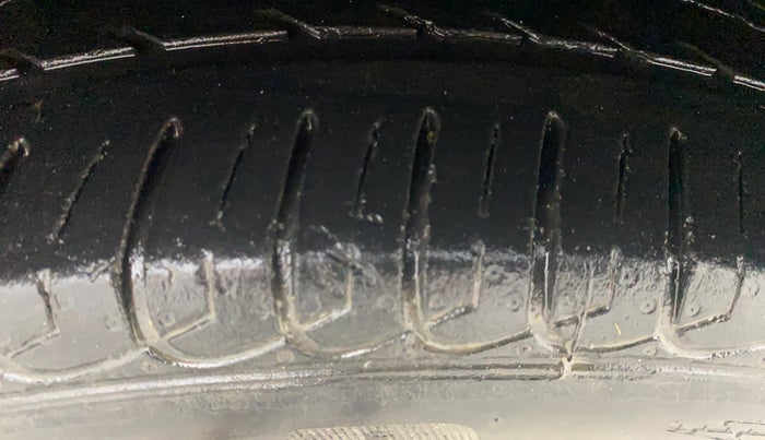 2014 Ford Ecosport TITANIUM 1.5L DIESEL, Diesel, Manual, 1,24,191 km, Left Front Tyre Tread