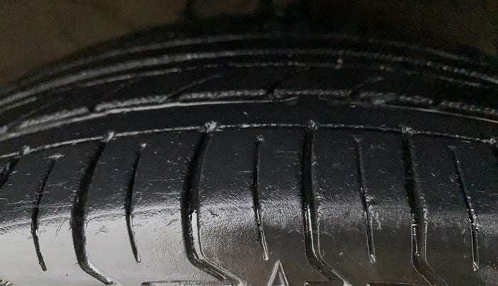 2015 Hyundai Xcent S (O) 1.2, Petrol, Manual, 72,445 km, Right Front Tyre Tread