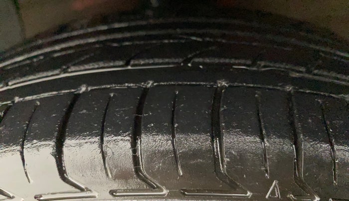 2015 Hyundai Xcent S (O) 1.2, Petrol, Manual, 72,445 km, Left Front Tyre Tread