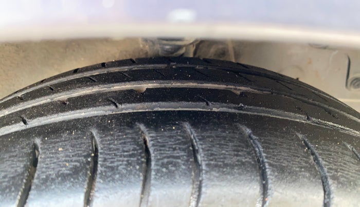 2011 Hyundai Eon MAGNA O, Petrol, Manual, 59,600 km, Right Front Tyre Tread