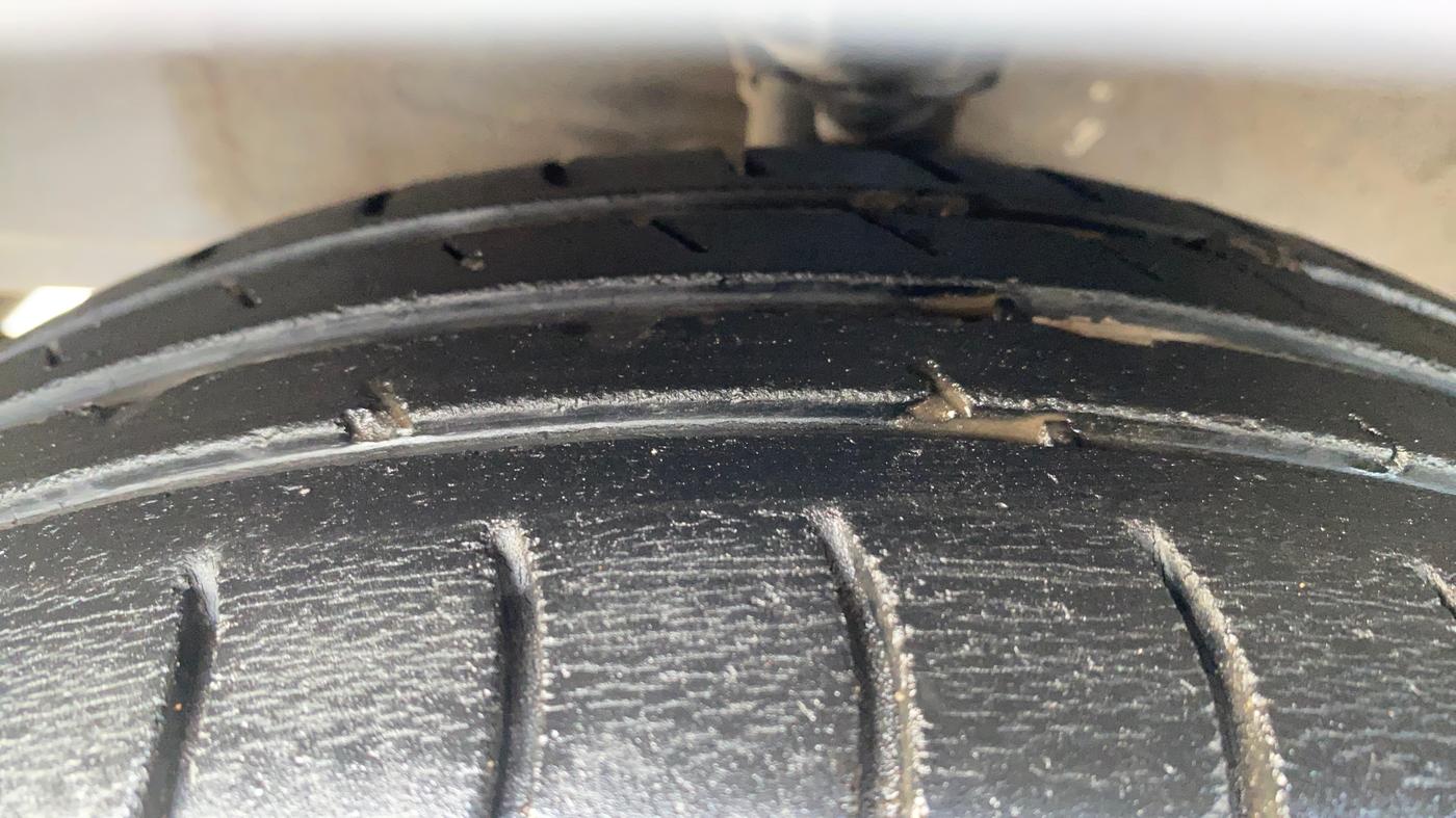 2011 Hyundai Eon MAGNA O, Petrol, Manual, 59,600 km, Left Front Tyre Tread