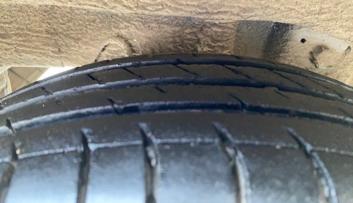 2011 Hyundai Eon MAGNA O, Petrol, Manual, 59,600 km, Right Rear Tyre Tread