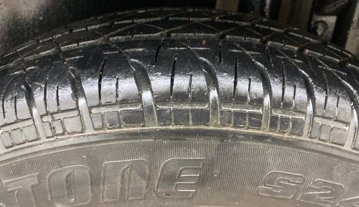 2014 Maruti Swift VXI, Petrol, Manual, 94,527 km, Left Rear Tyre Tread