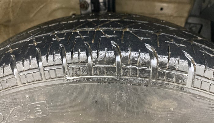 2014 Maruti Swift VXI, Petrol, Manual, 94,527 km, Right Front Tyre Tread