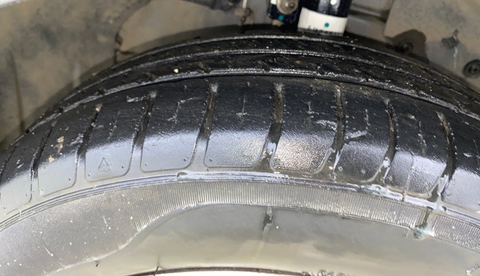 2019 Ford Figo Aspire TREND PLUS 1.2 PETROL, CNG, Manual, 34,444 km, Right Front Tyre Tread