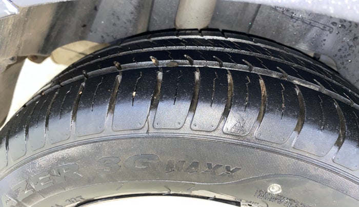 2019 Ford Figo Aspire TREND PLUS 1.2 PETROL, CNG, Manual, 34,444 km, Right Rear Tyre Tread