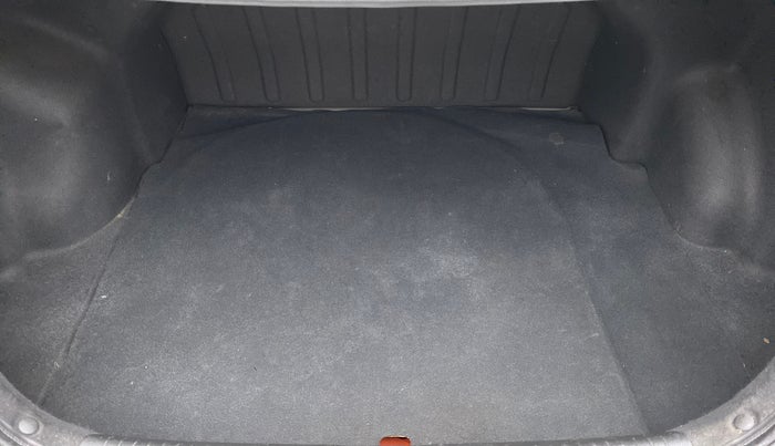 2013 Hyundai Verna FLUIDIC 1.6 SX VTVT, Petrol, Manual, 85,267 km, Boot Inside