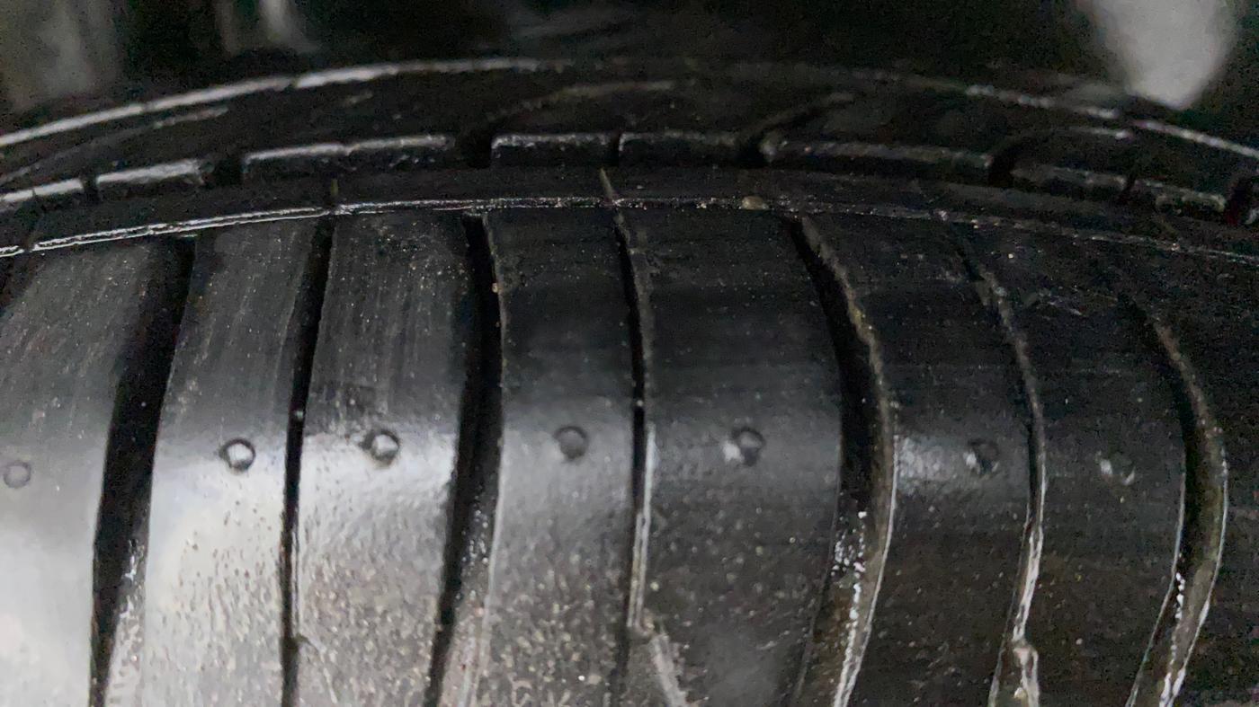 2015 Maruti Swift Dzire VXI, Petrol, Manual, 72,158 km, Right Rear Tyre Tread