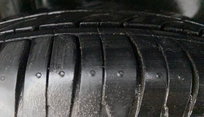 2015 Maruti Swift Dzire VXI, Petrol, Manual, 72,158 km, Right Rear Tyre Tread