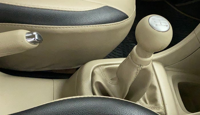 2015 Maruti Swift Dzire VXI, Petrol, Manual, 72,158 km, Gear Lever
