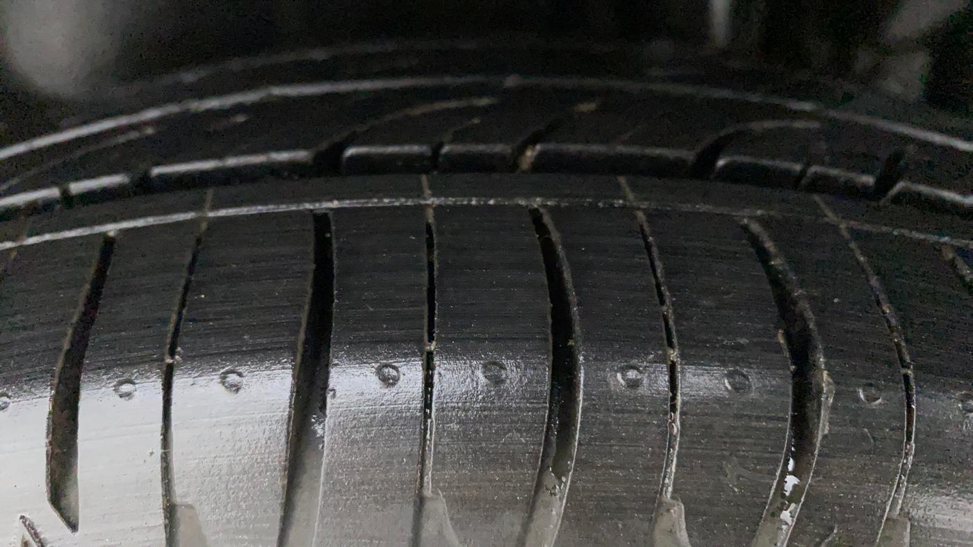 2015 Maruti Swift Dzire VXI, Petrol, Manual, 72,158 km, Left Rear Tyre Tread