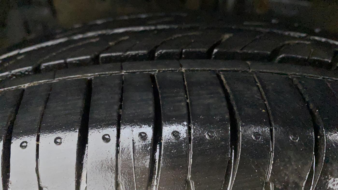 2015 Maruti Swift Dzire VXI, Petrol, Manual, 72,158 km, Left Front Tyre Tread