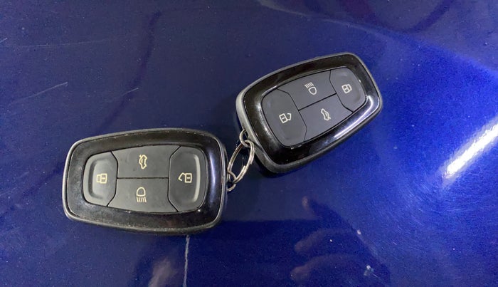 2022 Tata ALTROZ XZ PETROL, Petrol, Manual, 38,959 km, Key Close Up