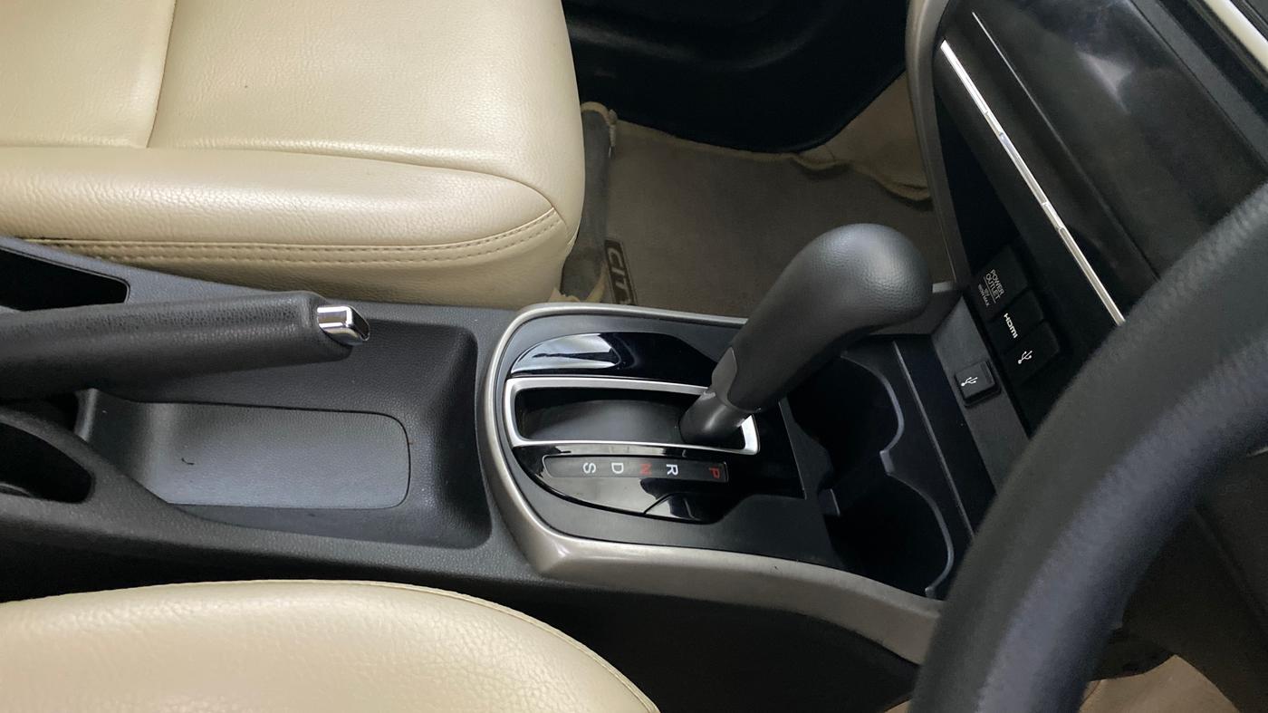 2017 Honda City 1.5L I-VTE V CVT, Petrol, Automatic, 72,883 km, Gear Lever