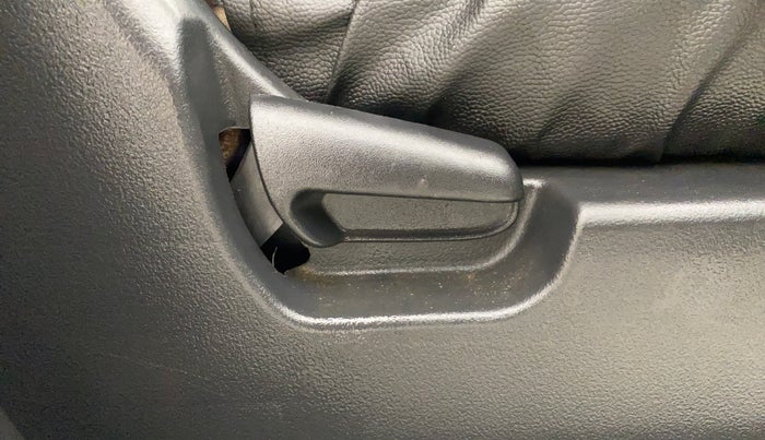 2018 Maruti Wagon R 1.0 LXI CNG, CNG, Manual, 57,393 km, Driver Side Adjustment Panel