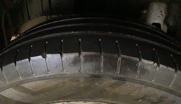 2022 Mahindra XUV300 W4 1.2 PETROL, Petrol, Manual, 56,241 km, Right Rear Tyre Tread