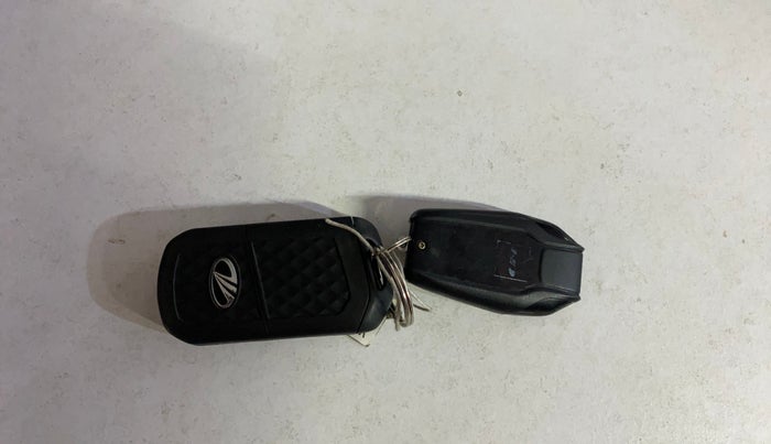 2022 Mahindra XUV300 W4 1.2 PETROL, Petrol, Manual, 56,241 km, Key Close Up