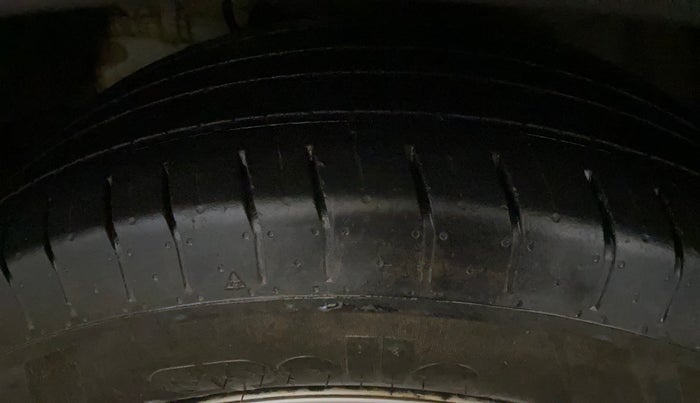 2022 Mahindra XUV300 W4 1.2 PETROL, Petrol, Manual, 56,241 km, Left Front Tyre Tread