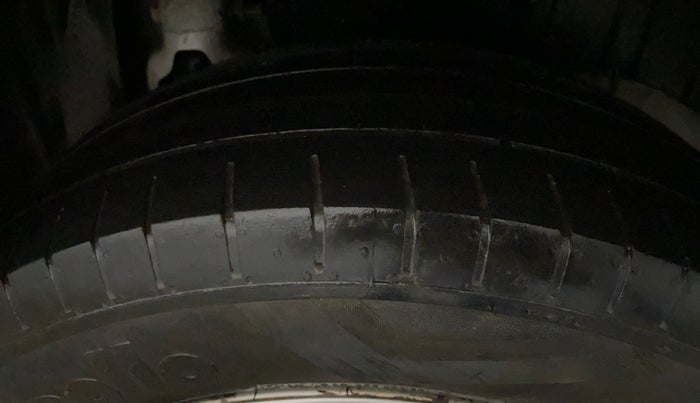 2022 Mahindra XUV300 W4 1.2 PETROL, Petrol, Manual, 56,241 km, Left Rear Tyre Tread