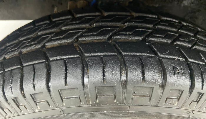 2022 Maruti Eeco 5 STR AC CNG (O), CNG, Manual, 1,639 km, Left Front Tyre Tread