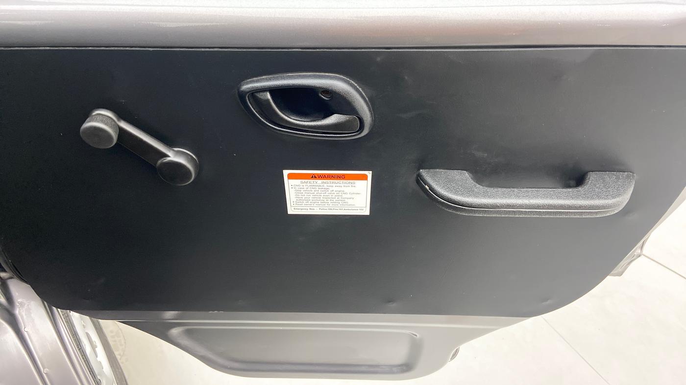 2022 Maruti Eeco 5 STR AC CNG (O), CNG, Manual, 1,639 km, Driver Side Door Panels Control