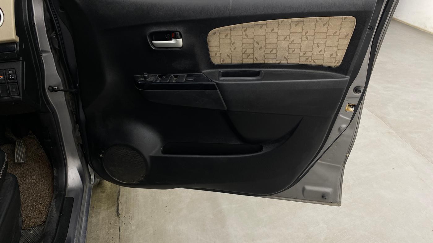 2017 Maruti Wagon R 1.0 VXI AMT, Petrol, Automatic, 75,617 km, Driver Side Door Panels Control