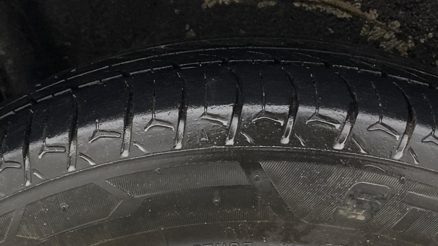 2017 Maruti Wagon R 1.0 VXI AMT, Petrol, Automatic, 75,617 km, Right Rear Tyre Tread