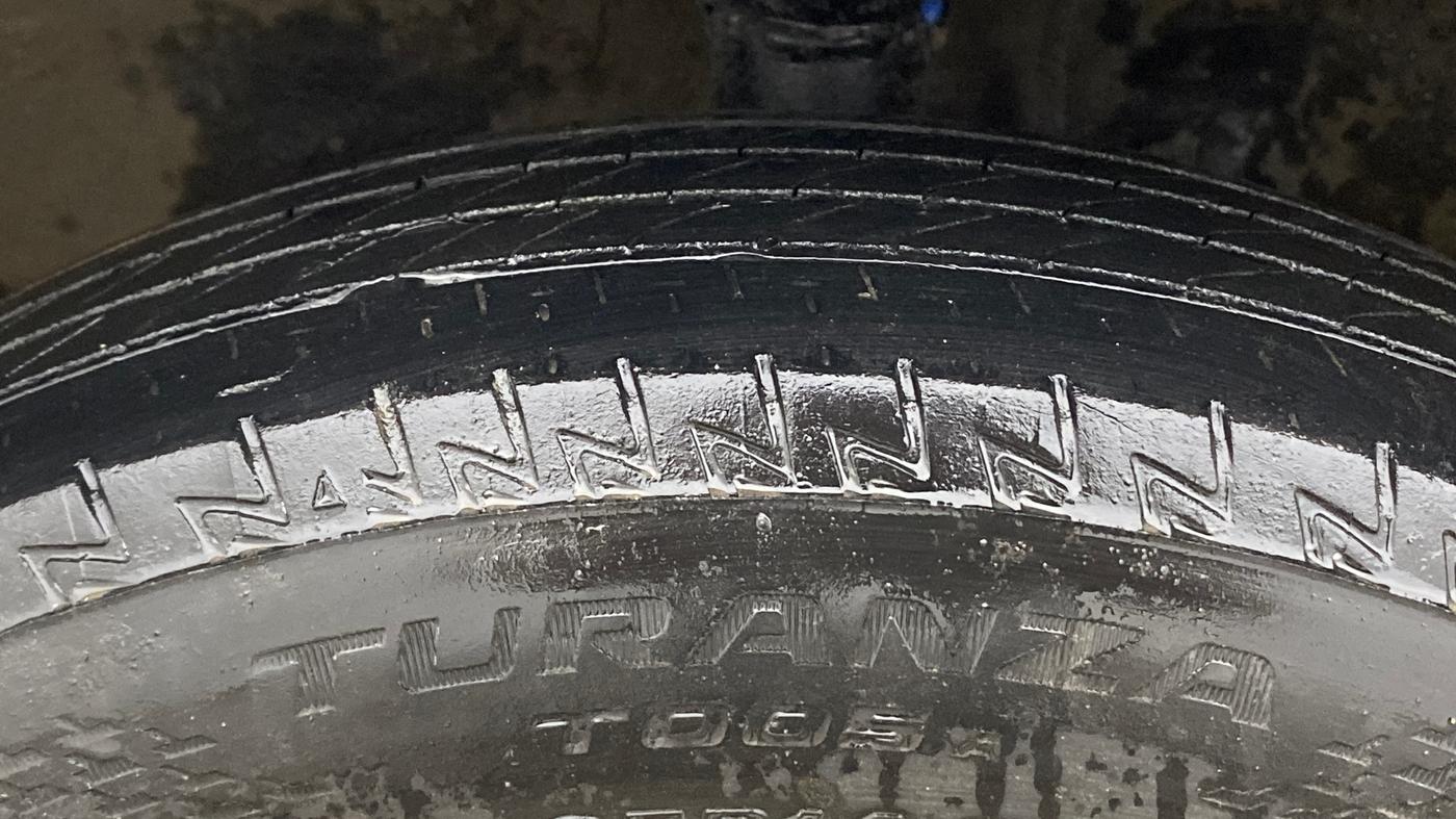 2017 Maruti Wagon R 1.0 VXI AMT, Petrol, Automatic, 75,617 km, Left Front Tyre Tread