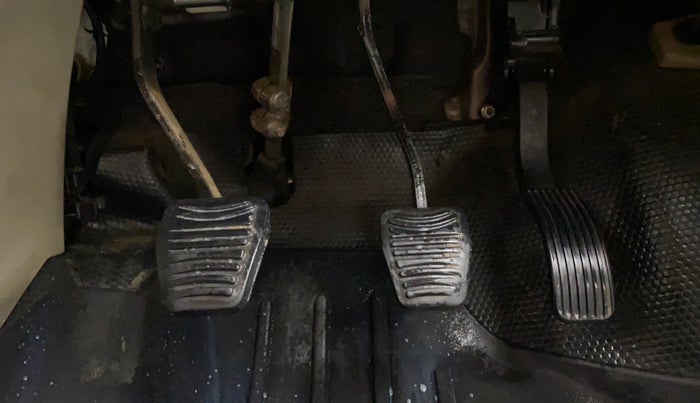 2017 Mahindra XUV500 W6, Diesel, Manual, 82,774 km, Pedals