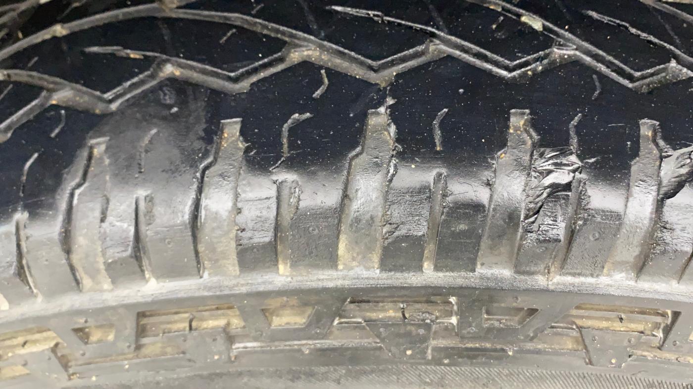 2017 Mahindra XUV500 W6, Diesel, Manual, 82,774 km, Left Rear Tyre Tread