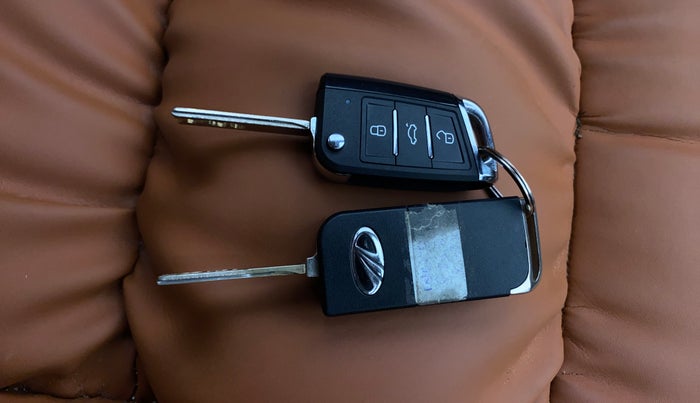 2017 Mahindra XUV500 W6, Diesel, Manual, 82,774 km, Key Close Up