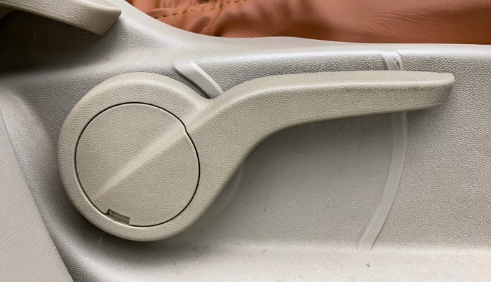 2017 Mahindra XUV500 W6, Diesel, Manual, 82,774 km, Driver Side Adjustment Panel