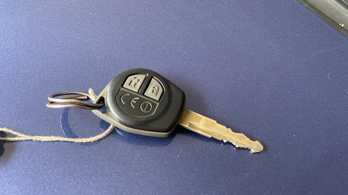 2017 Maruti Dzire VXI AMT, Petrol, Automatic, 23,373 km, Key Close Up
