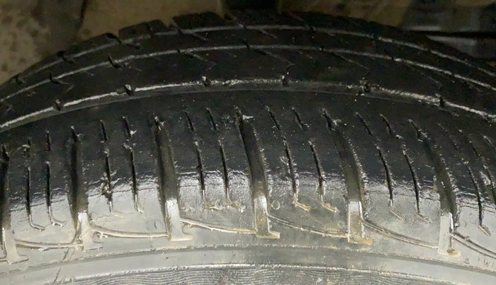 2019 Maruti Vitara Brezza LDI, Diesel, Manual, 29,399 km, Right Front Tyre Tread