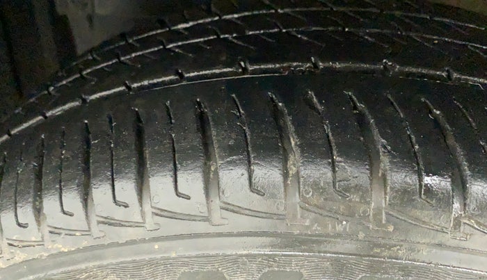 2019 Maruti Vitara Brezza LDI, Diesel, Manual, 29,399 km, Left Front Tyre Tread