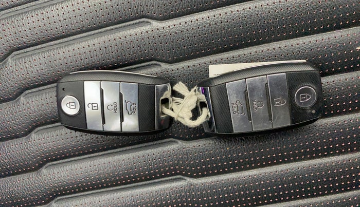 2021 KIA SONET GTX PLUS 1.5 AT, Diesel, Automatic, 39,311 km, Key Close Up