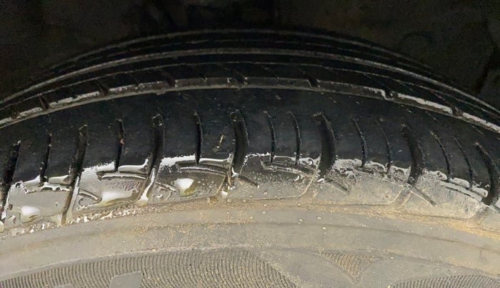 2015 Hyundai Verna FLUIDIC 4S 1.6 VTVT S, Petrol, Manual, 41,660 km, Right Front Tyre Tread