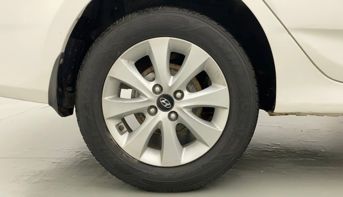 2015 Hyundai Verna FLUIDIC 4S 1.6 VTVT S, Petrol, Manual, 41,660 km, Right Rear Wheel
