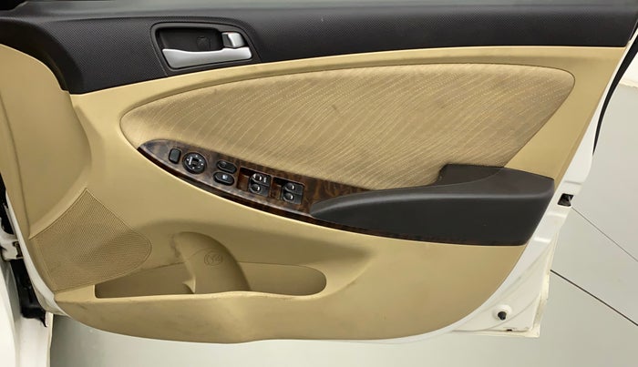 2015 Hyundai Verna FLUIDIC 4S 1.6 VTVT S, Petrol, Manual, 41,660 km, Driver Side Door Panels Control