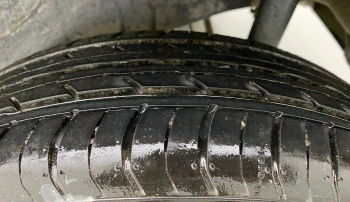 2013 Maruti Wagon R 1.0 VXI, Petrol, Manual, 60,856 km, Left Rear Tyre Tread
