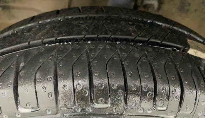 2013 Maruti Wagon R 1.0 VXI, Petrol, Manual, 60,856 km, Left Front Tyre Tread