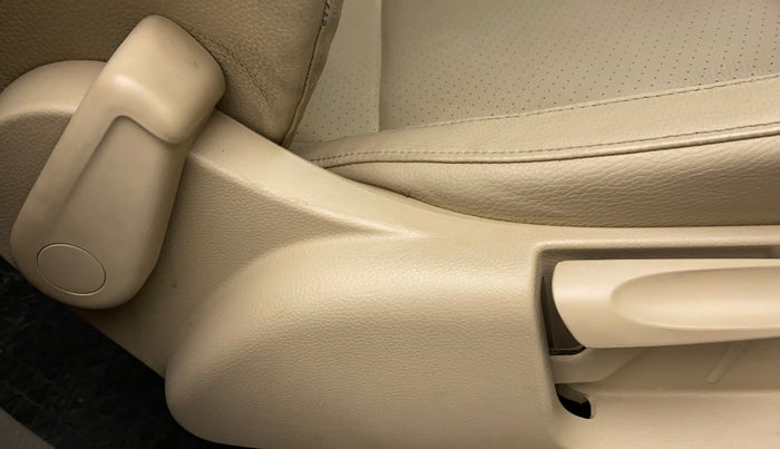 2017 Volkswagen Vento HIGHLINE PLUS 1.2 AT 16 ALLOY, Petrol, Automatic, 62,748 km, Driver Side Adjustment Panel