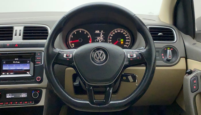 2017 Volkswagen Vento HIGHLINE PLUS 1.2 AT 16 ALLOY, Petrol, Automatic, 62,748 km, Steering Wheel Close Up