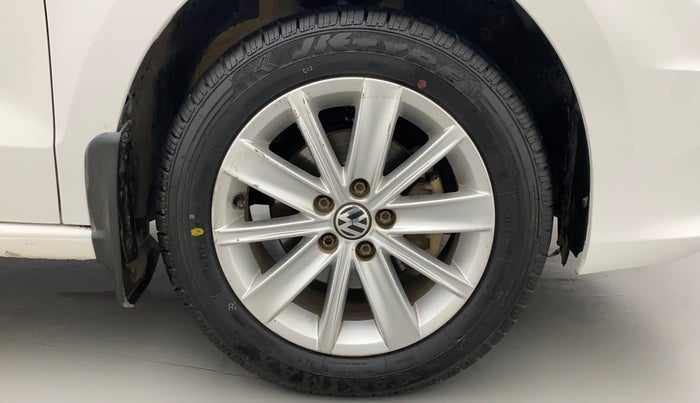 2017 Volkswagen Vento HIGHLINE PLUS 1.2 AT 16 ALLOY, Petrol, Automatic, 62,748 km, Right Front Wheel