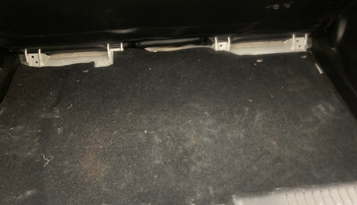 2020 Maruti Swift VXI AMT, Petrol, Automatic, 28,866 km, Boot Inside