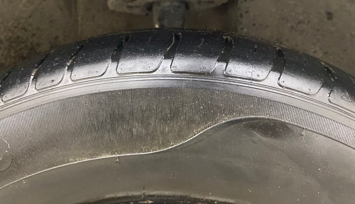 2020 Maruti Swift VXI AMT, Petrol, Automatic, 28,866 km, Right Front Tyre Tread