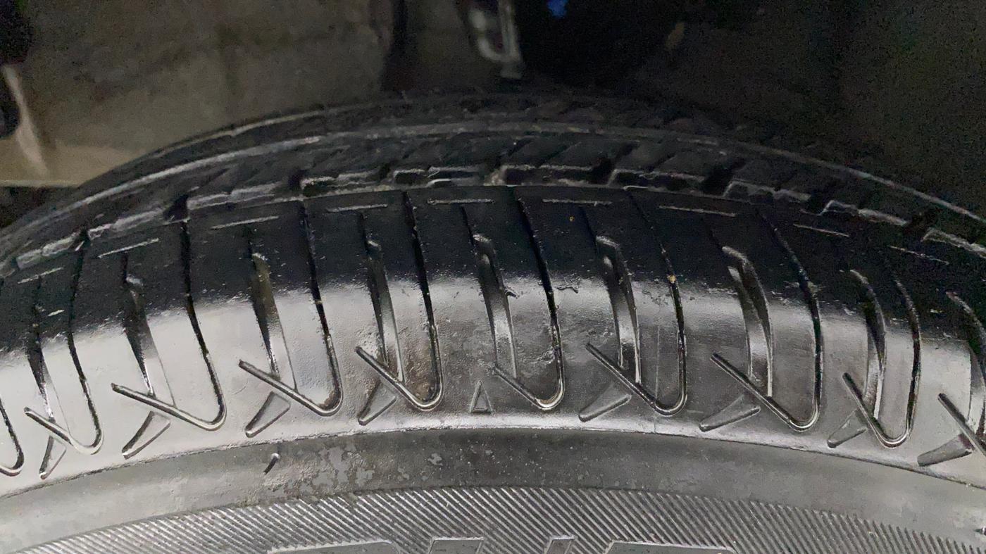 2011 Hyundai i10 MAGNA 1.1, Petrol, Manual, 59,147 km, Left Front Tyre Tread
