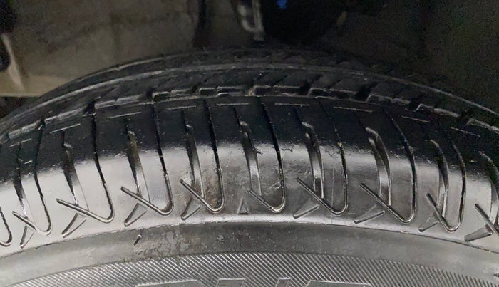 2011 Hyundai i10 MAGNA 1.1, Petrol, Manual, 59,147 km, Left Front Tyre Tread